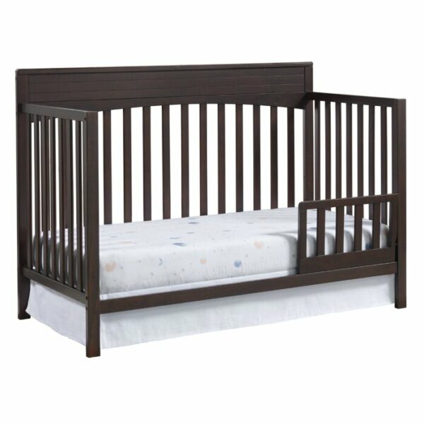 Tempat Tidur Bayi Perempuan Lattimer