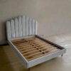 Tempat Tidur MInimalis Salur Bludru Sederhana