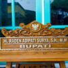 Papan Nama Meja Bupati Ukir Simpel