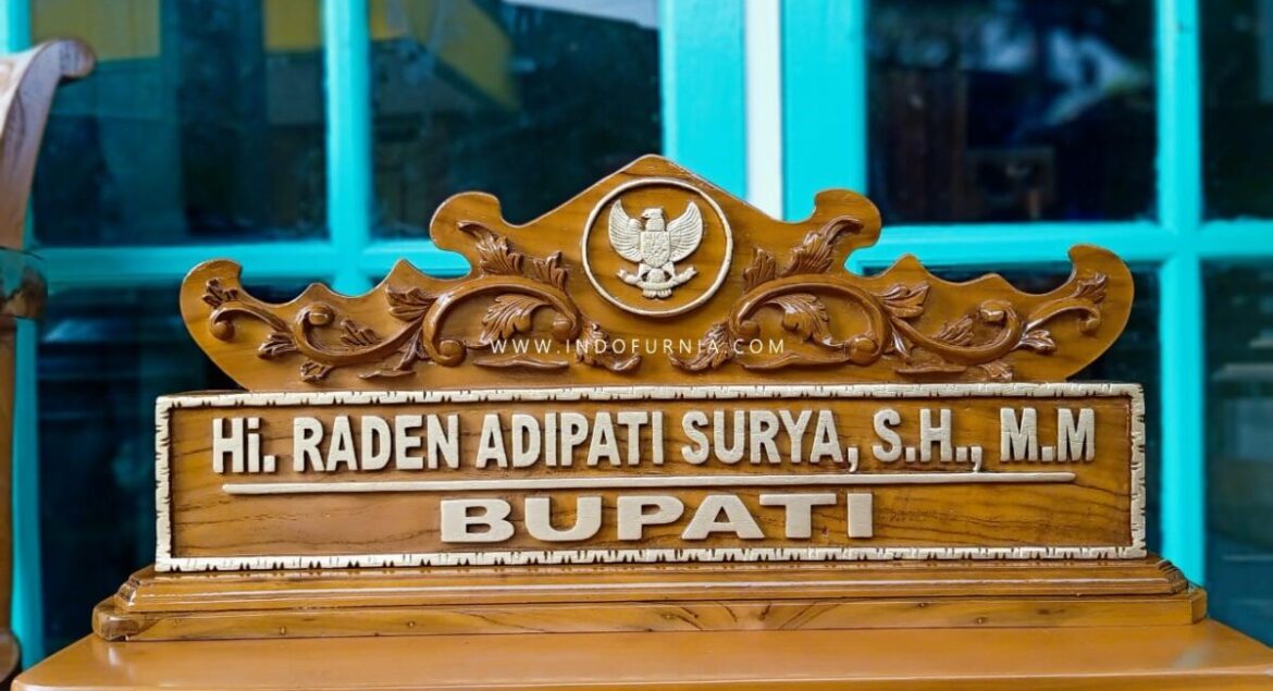 Papan Nama Meja Bupati Ukir Simpel