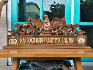 Papan Nama Meja Garuda Ukir Klasik
