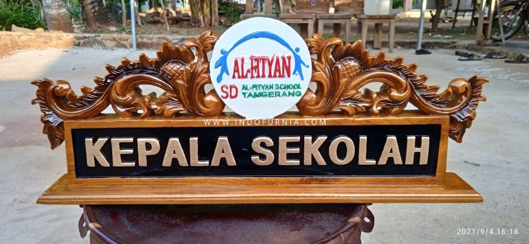 Papan Nama Meja Kepala Sekolah Ukir