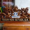 Papan Nama Meja Partai
