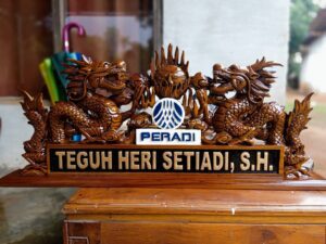 Papan Nama Meja Partai