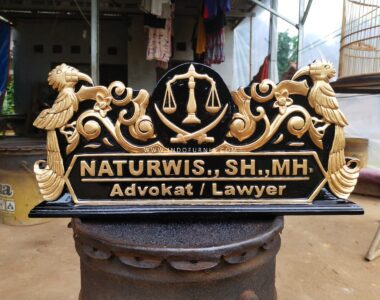 Papan Nama Meja Pengacara