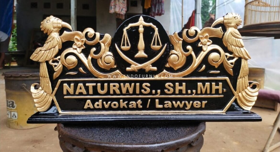 Papan Nama Meja Pengacara
