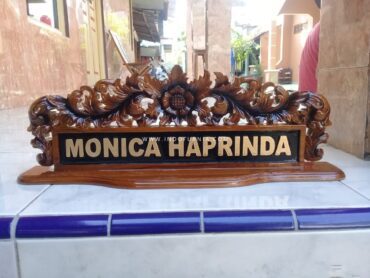 Papan Nama Meja Ukir Jepara Sederhana